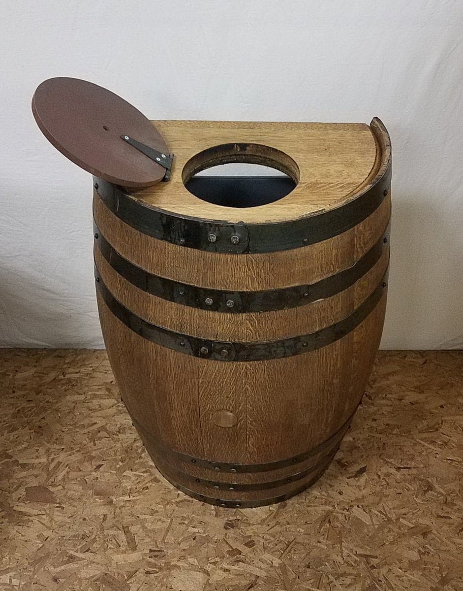 http://auntmollysbarrelproducts.com/cdn/shop/products/half-whiskey-barrel-trash-can-with-lid-and-liner-kitchen-game-room-outdoors-694867_1200x1200.jpg?v=1649256618